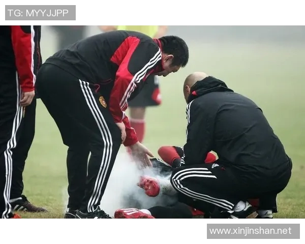 足球明星在职业生涯中遭遇的常见伤害及其影响分析 足球明星在职业生涯中遭遇的常见伤害及其影响分析