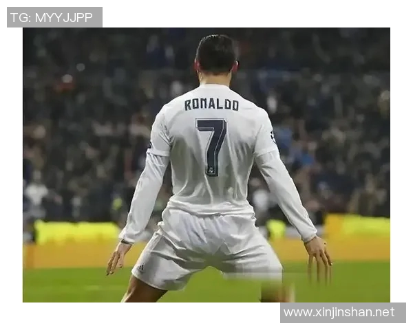 球迷疯狂行为欧冠赛场上演抢夺C罗球衣奇观 球迷疯狂行为欧冠赛场上演抢夺C罗球衣奇观